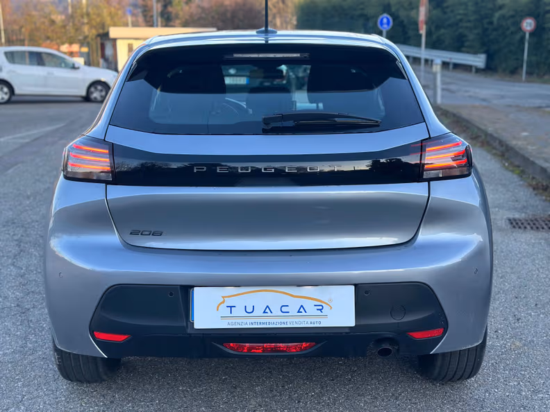 Peugeot 208 - 4