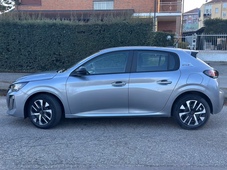 Peugeot 208 - 5