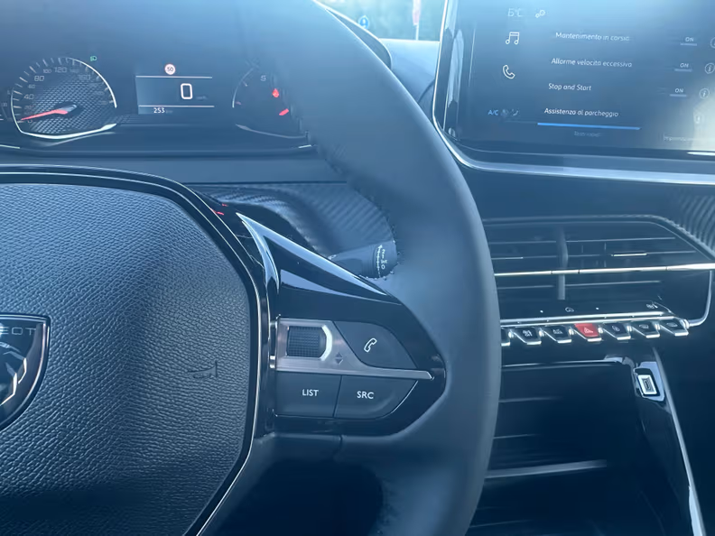 Peugeot 208 - 21