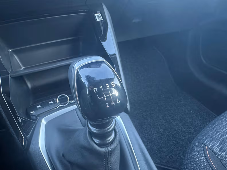 Peugeot 208 - 27