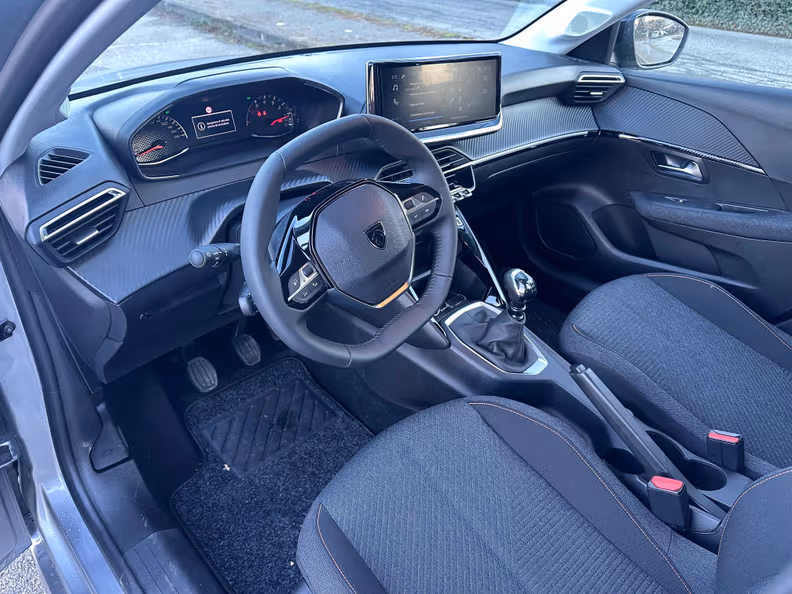 Peugeot 208 - 16