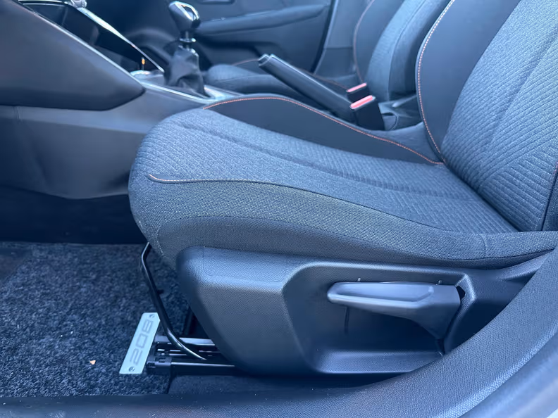 Peugeot 208 - 33