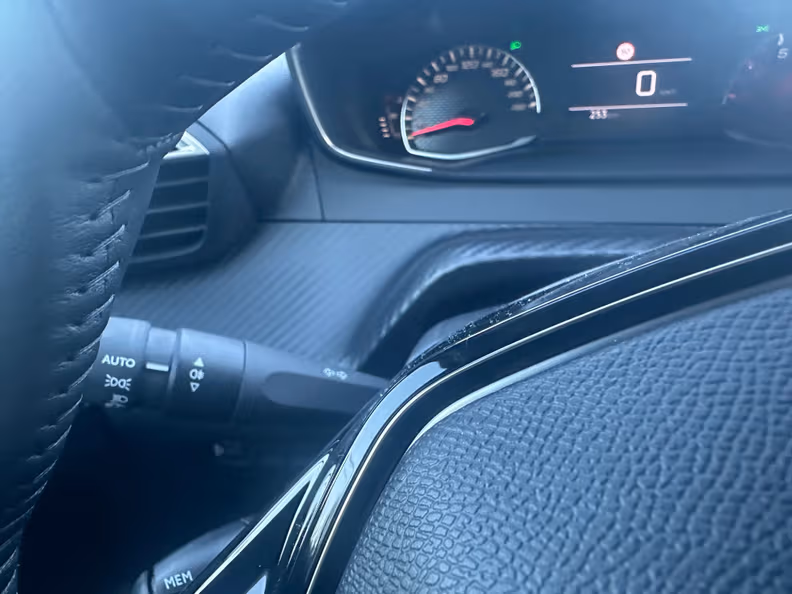 Peugeot 208 - 22