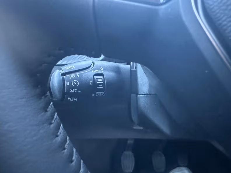 Peugeot 208 - 24