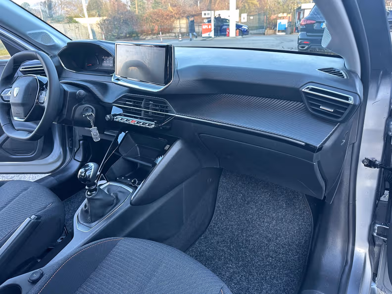 Peugeot 208 - 18