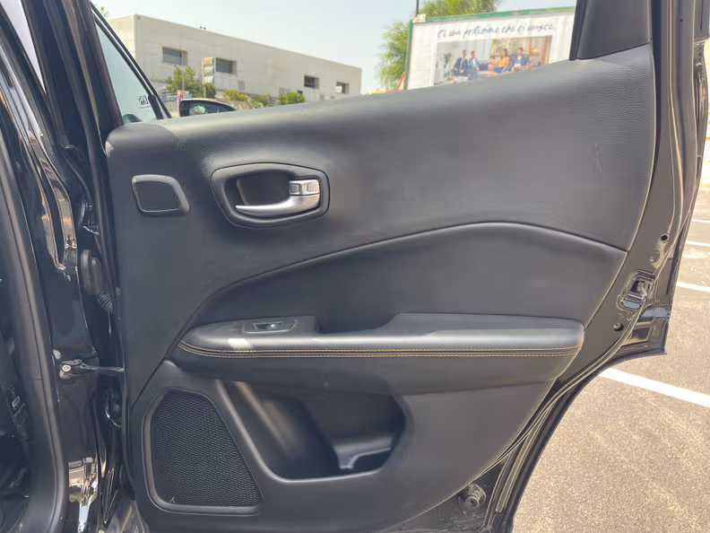 Jeep Compass - 36