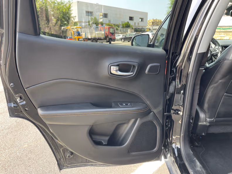 Jeep Compass - 28