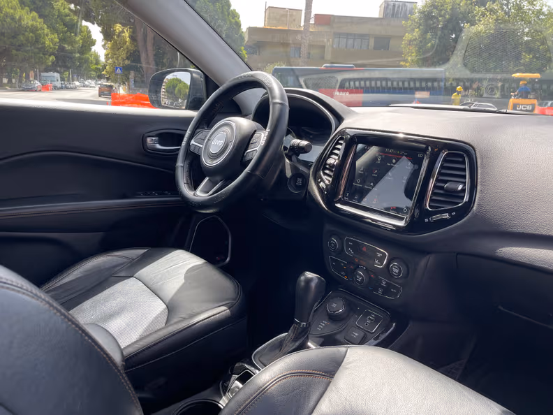 Jeep Compass - 33