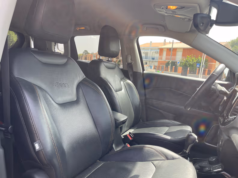 Jeep Compass - 34
