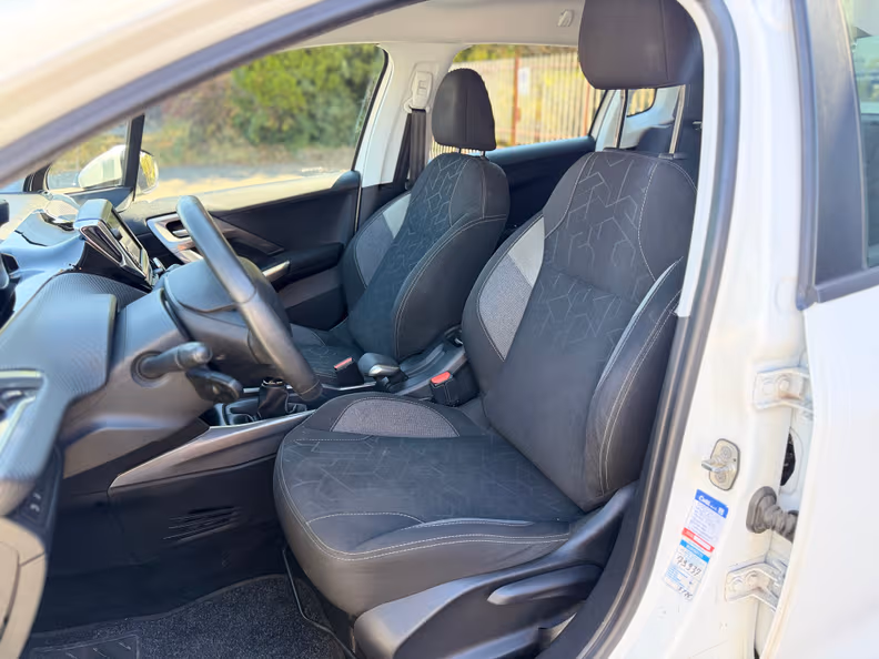 Peugeot 2008 - 12