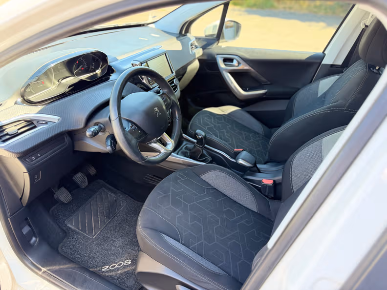 Peugeot 2008 - 11