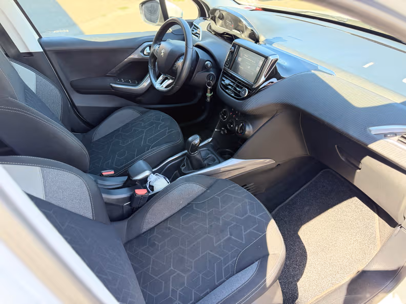 Peugeot 2008 - 23