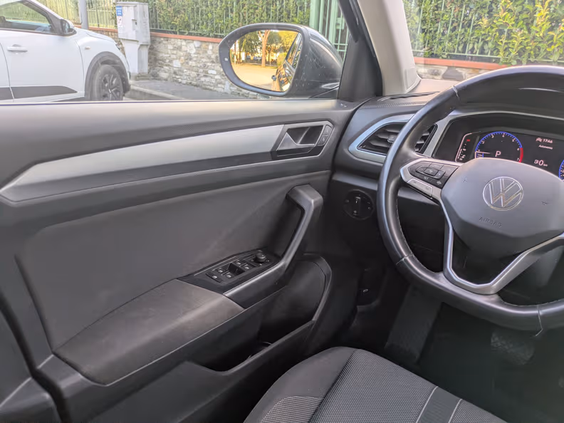 Volkswagen T-Roc - 18