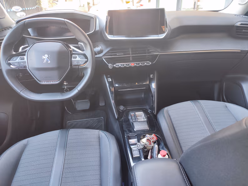 Peugeot 2008 - 11