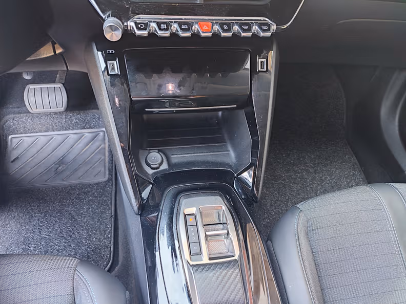 Peugeot 2008 - 13