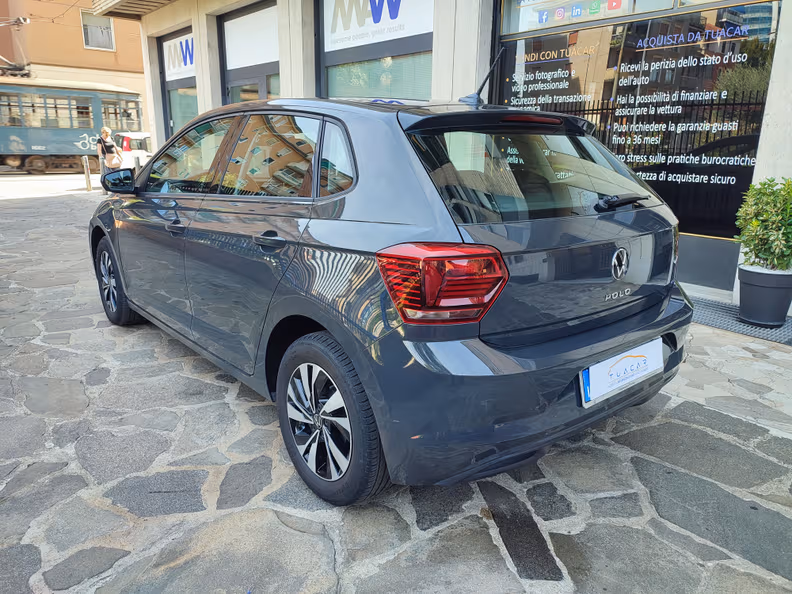 Volkswagen Polo - 2