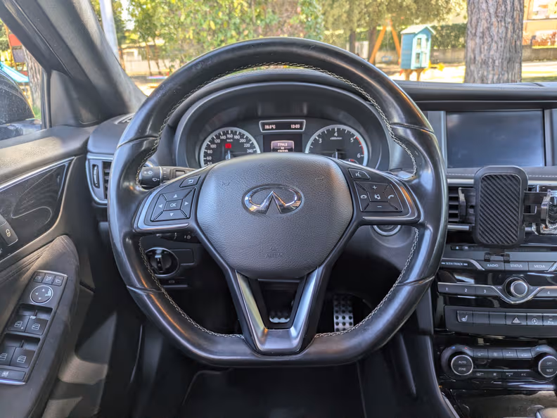 Infiniti Q30 - 12