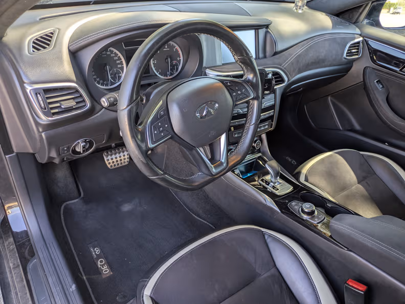 Infiniti Q30 - 7