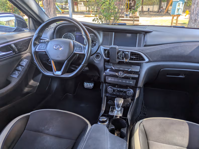 Infiniti Q30 - 11