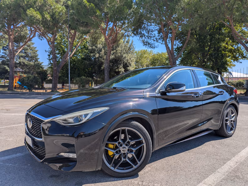 Infiniti Q30