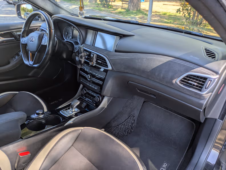 Infiniti Q30 - 9