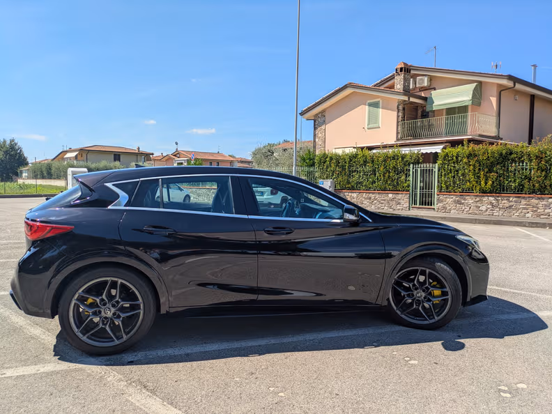 Infiniti Q30 - 2