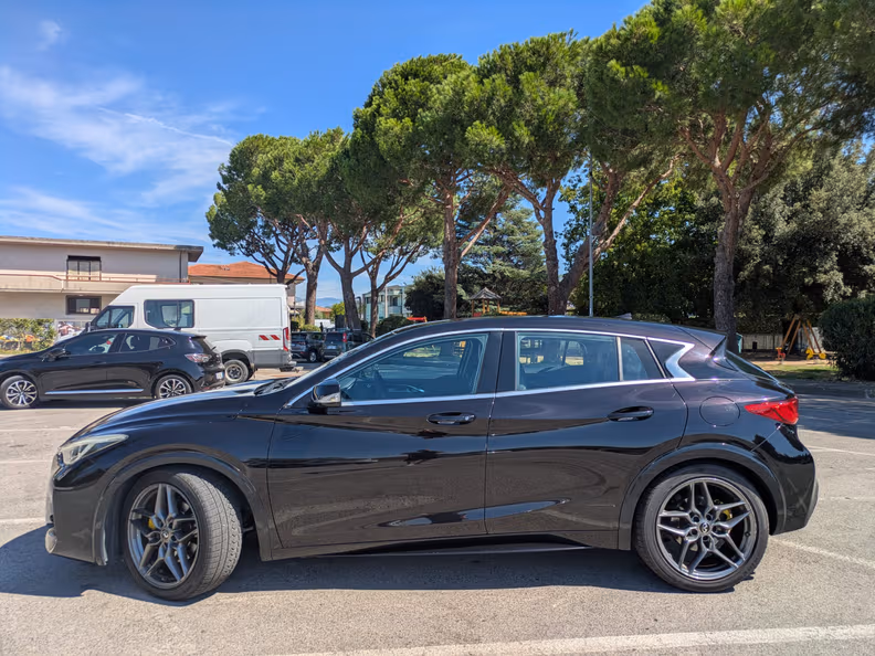 Infiniti Q30 - 4
