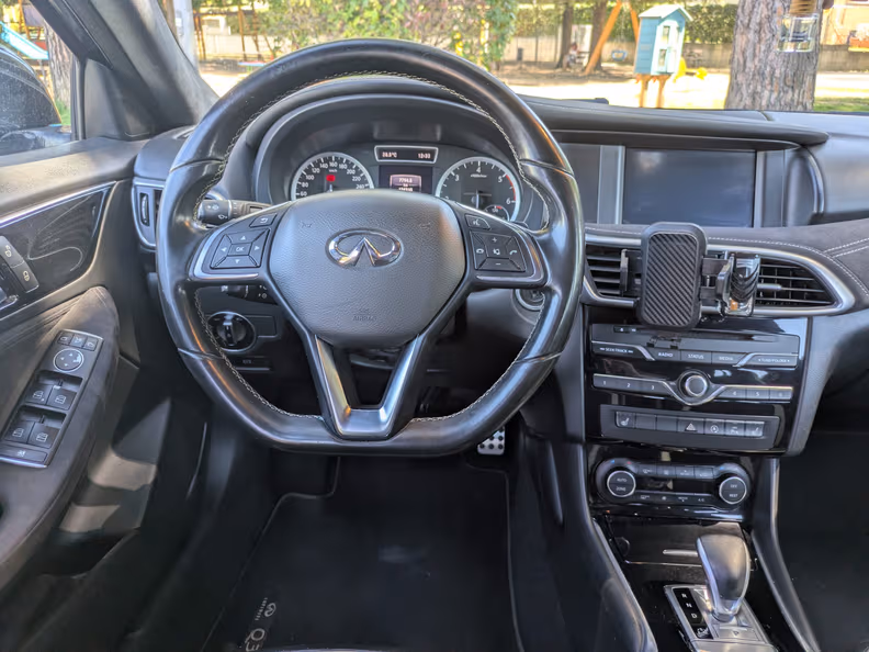 Infiniti Q30 - 10