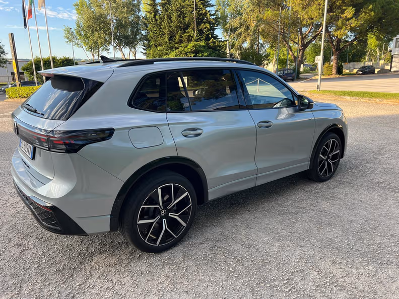 Volkswagen Tiguan - 2