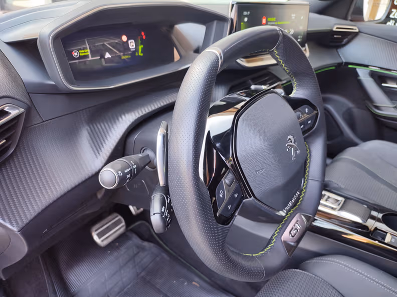 Peugeot 2008 - 11