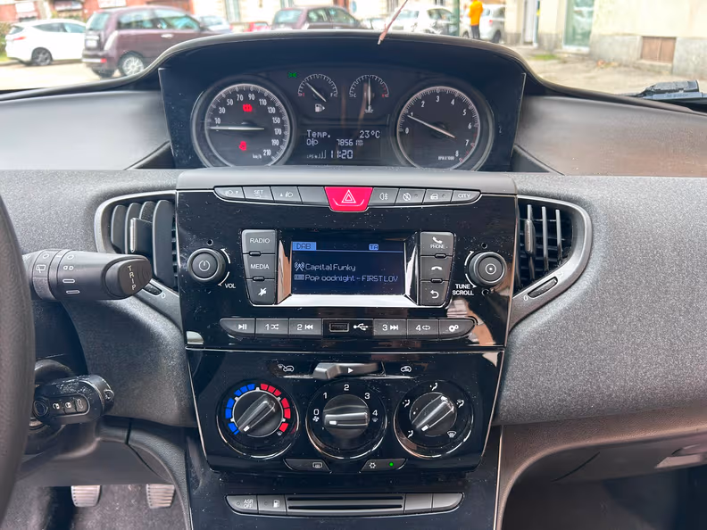 Lancia Ypsilon - 17