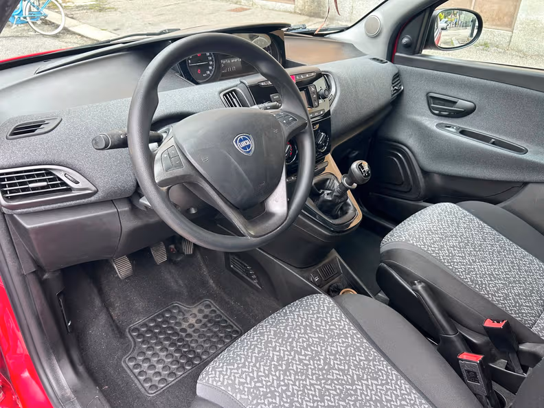 Lancia Ypsilon - 7