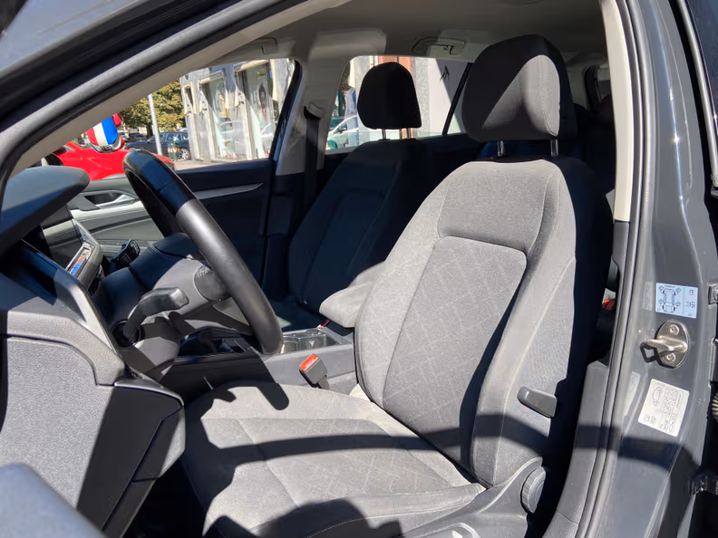 Volkswagen Golf - 23