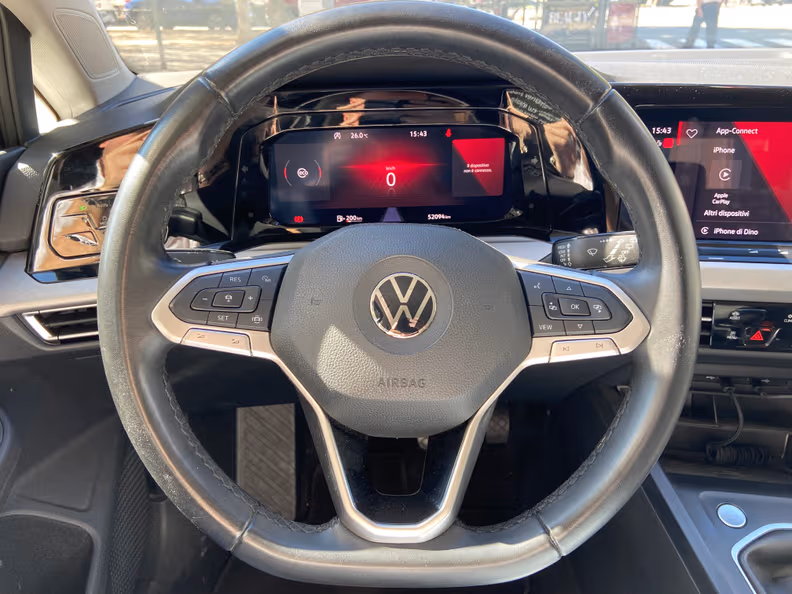 Volkswagen Golf - 8