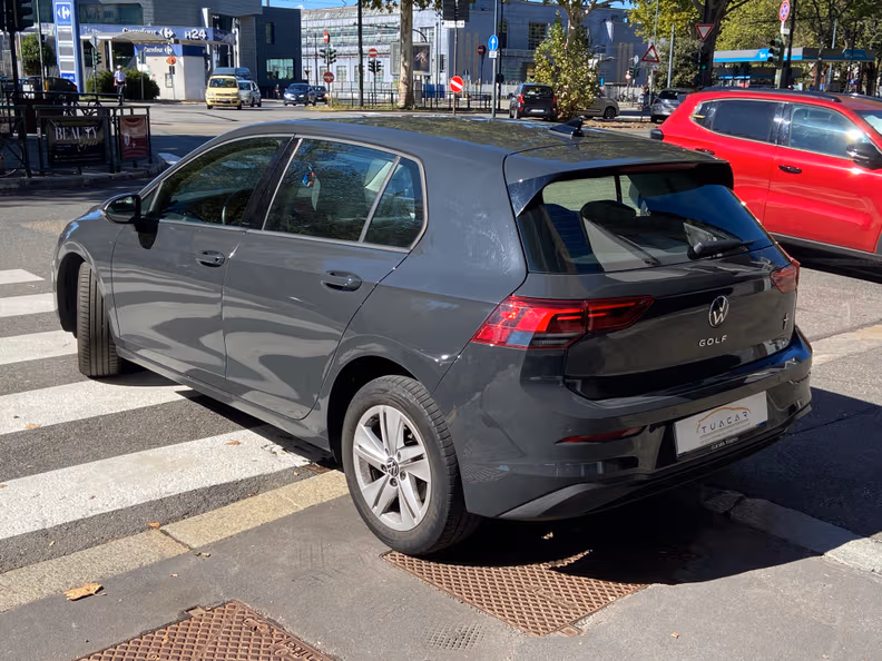 Volkswagen Golf - 6