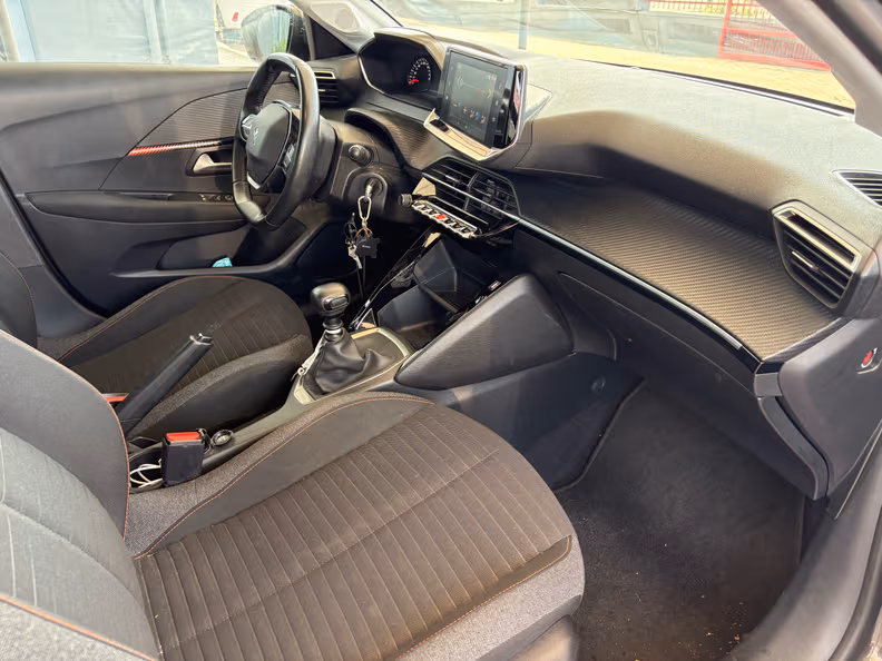 Peugeot 208 - 12