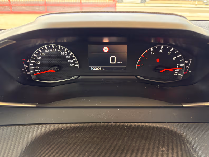 Peugeot 208 - 6