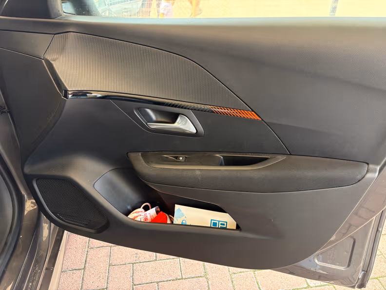 Peugeot 208 - 23