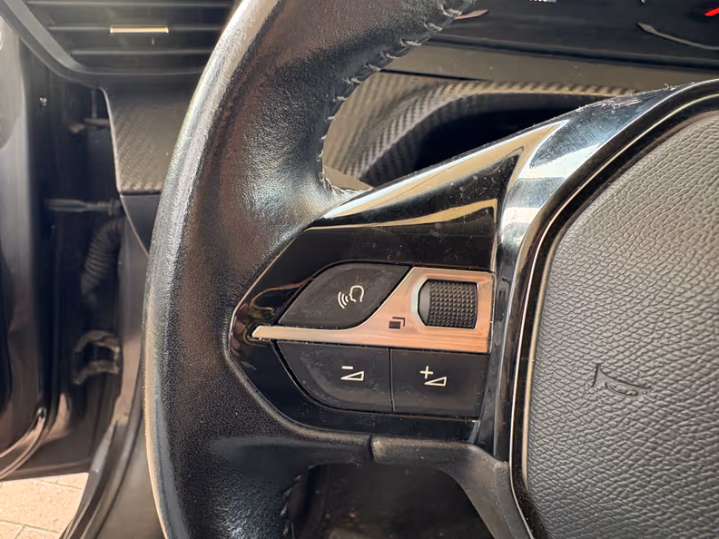 Peugeot 208 - 21