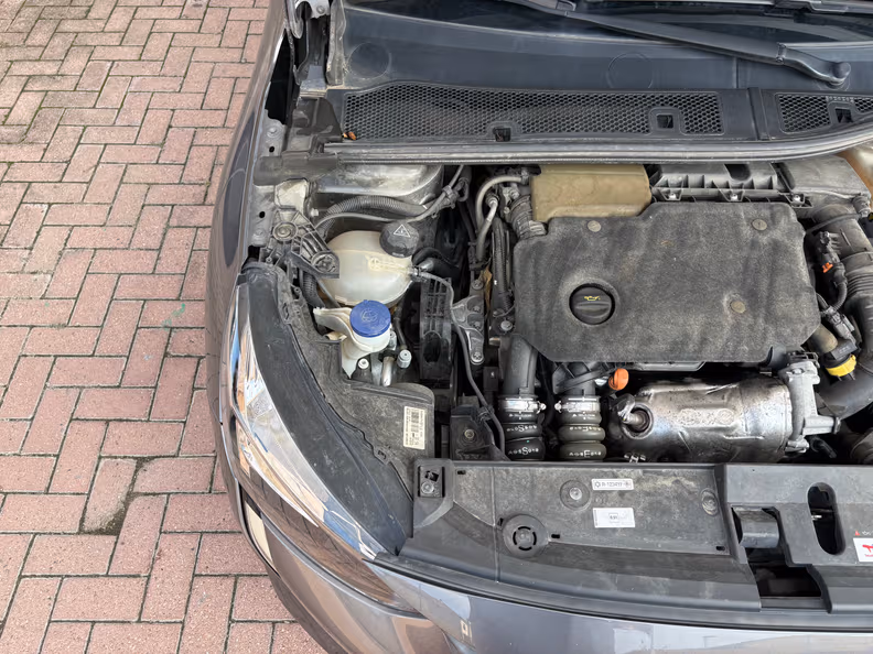 Peugeot 208 - 25