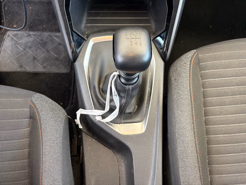Peugeot 208 - 16