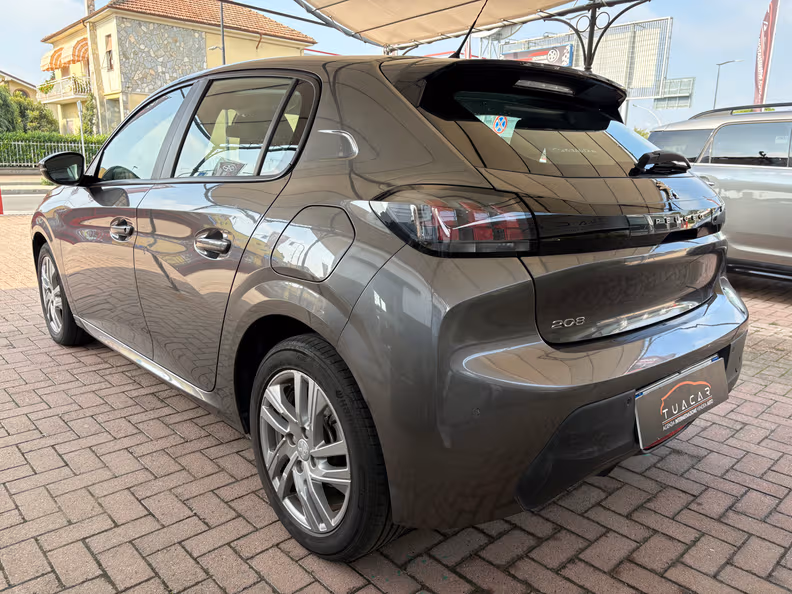 Peugeot 208 - 9