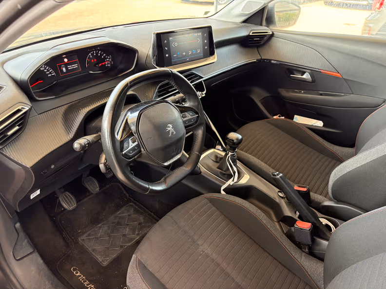 Peugeot 208 - 10
