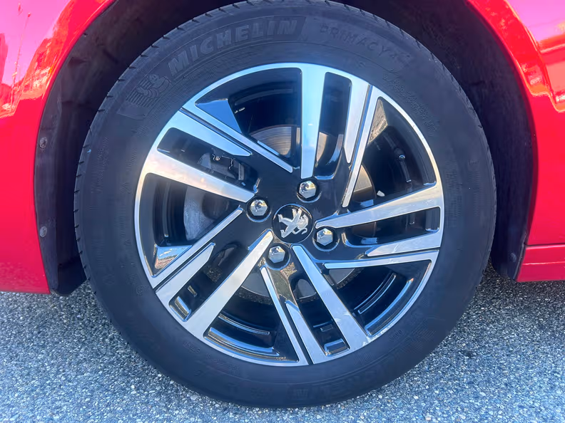Peugeot 208 - 23