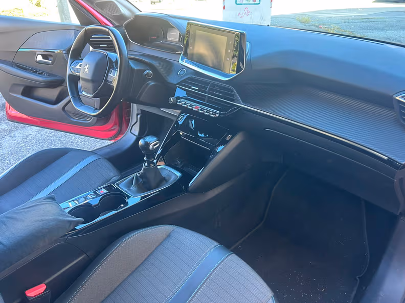 Peugeot 208 - 13