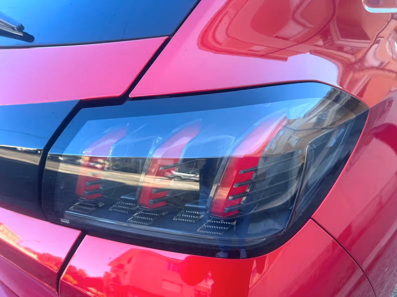 Peugeot 208 - 21