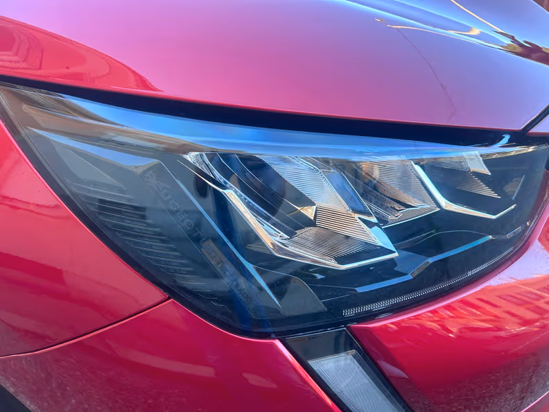 Peugeot 208 - 24