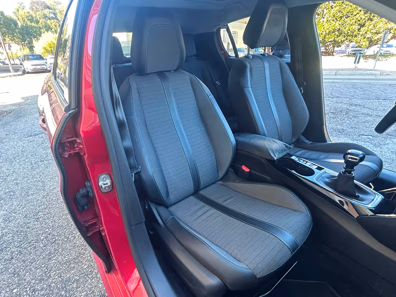 Peugeot 208 - 11
