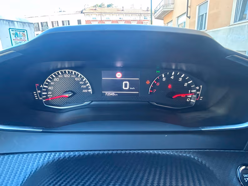 Peugeot 208 - 16