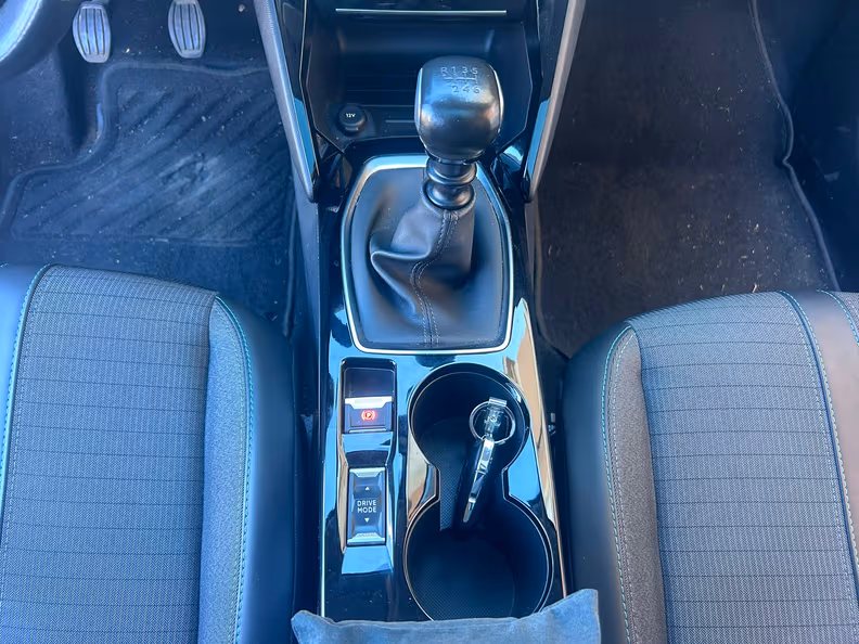 Peugeot 208 - 18